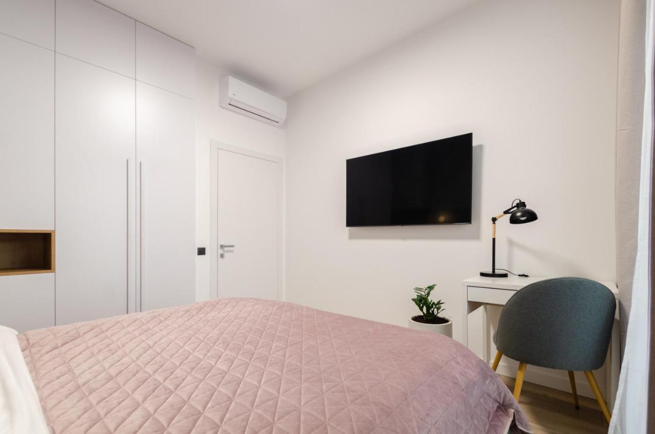 Petrovdom 166-3B In Beautiful Apartments In Rc "Yaroslaviv Grad" 키예프 외부 사진