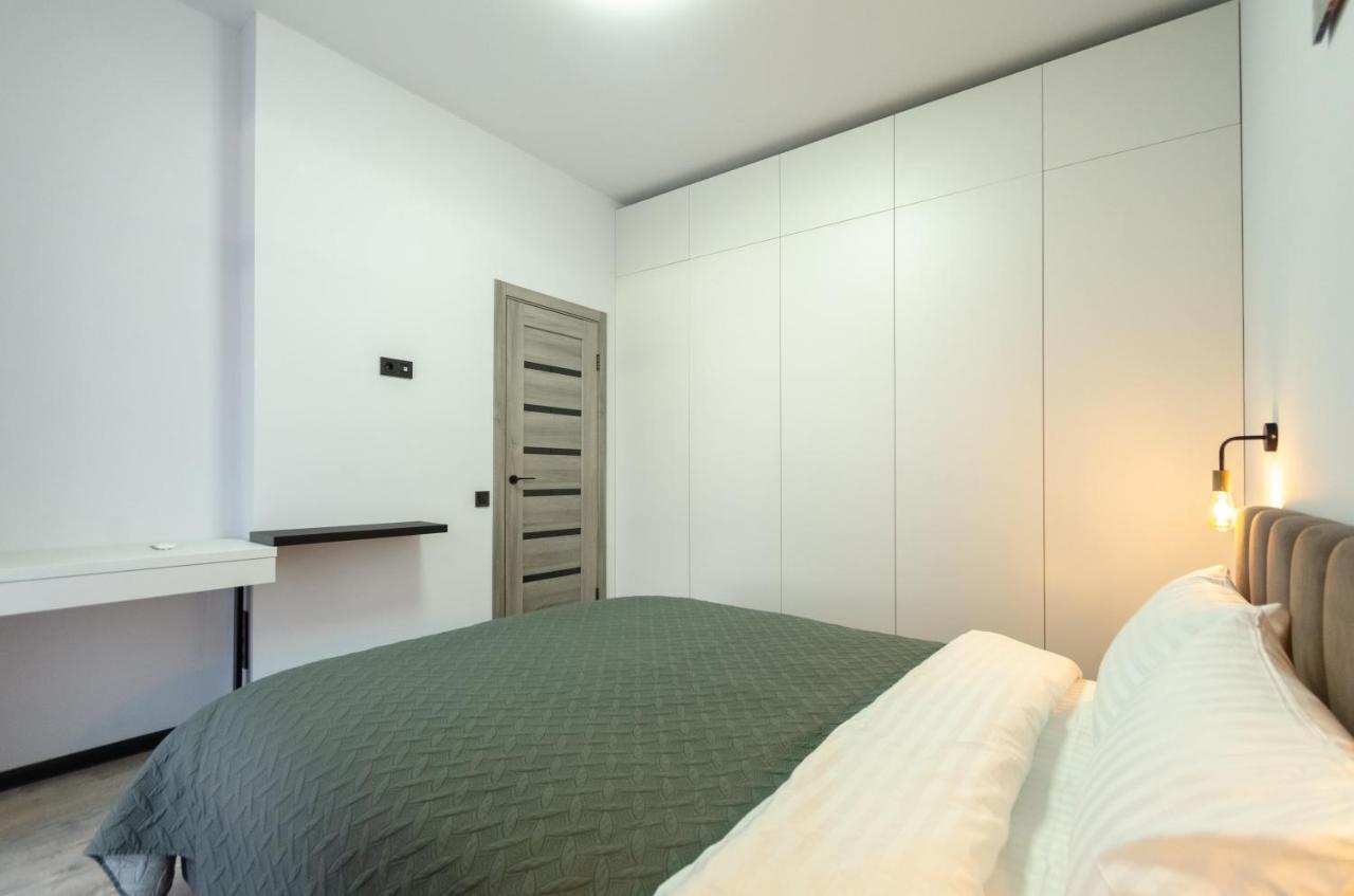 Petrovdom 166-3B In Beautiful Apartments In Rc "Yaroslaviv Grad" 키예프 외부 사진