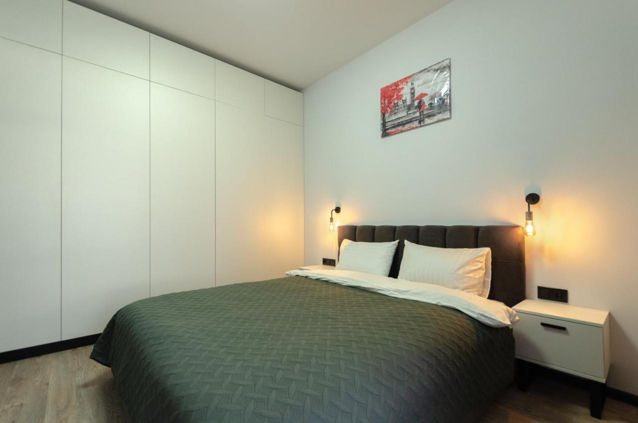 Petrovdom 166-3B In Beautiful Apartments In Rc "Yaroslaviv Grad" 키예프 외부 사진