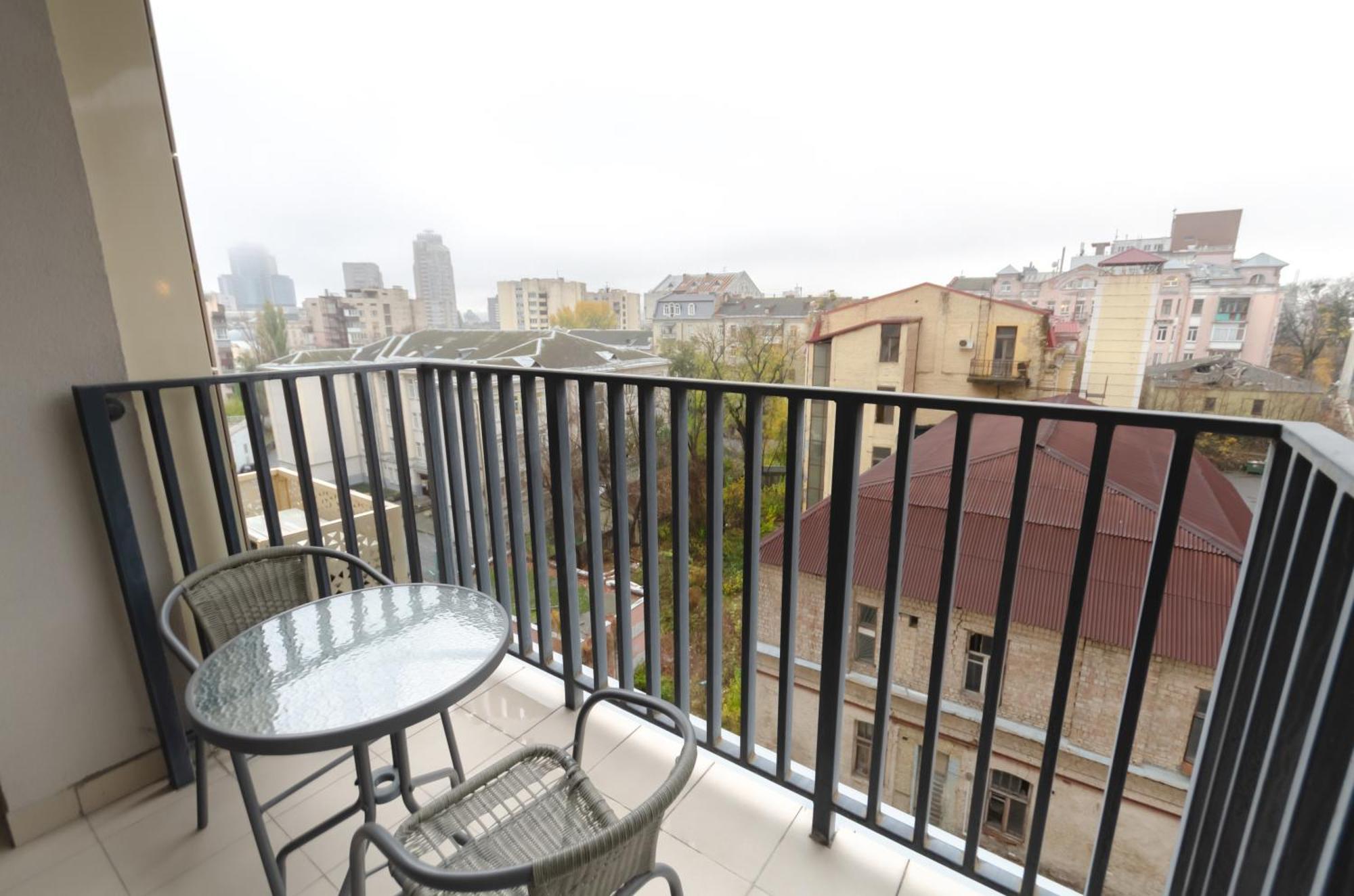 Petrovdom 166-3B In Beautiful Apartments In Rc "Yaroslaviv Grad" 키예프 외부 사진
